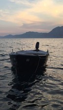 Vendo barca in vetroresina colore blu lunghezza 3,60m e larghezza 1,80 m 