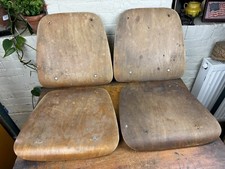 Sedia vintage media moderna in