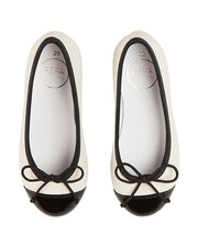 Scarpa ballerina Pepa London con punta in vernice