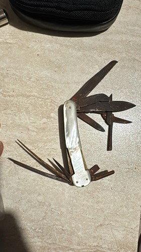 Antico coltello multifunzione