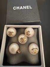 Chanel round pearls buttons - chanel,