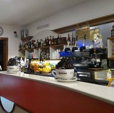 VENDESI/ FITTASI AVVIATISSIMA attività di gelateria e caffetteria. Non PERDITEMP