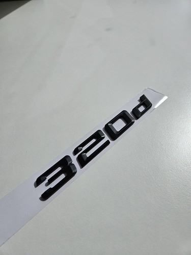 320d emblema nero opaco