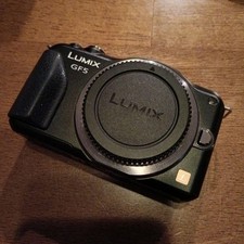 Corpo Panasonic DMC-GF5 Made in Japan con 2 batterie