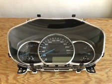 TOYOTA YARIS HYBRID MK3 KM/H