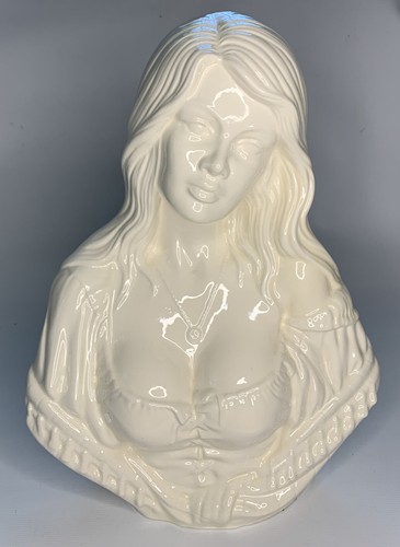 Statua una fanciulla - di,