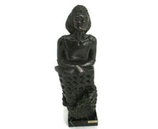 Statua Llarga disegnata da A