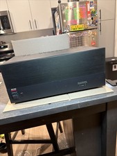 Amplificatore di potenza Adcom