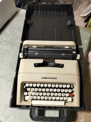 Macchina scrivere olivetti - da,
