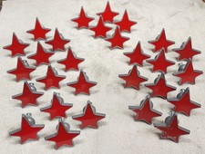 Set 28 pomelli per cassetti/armadio vintage a forma di stella rossa varie condizioni