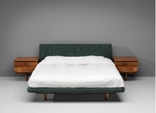 Letto 'Marlo' Molteni con testata e giroletto in pelle color cognac anni 80 