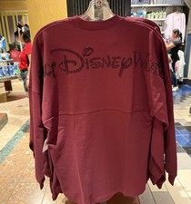 Maglia nuova con etichette