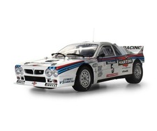 IXO 10123 - 1:8 IXO Lancia 037
