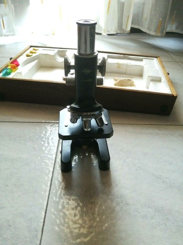 Microscopio vintage completo