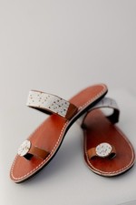 ? Sandali Artigianali Keniani – Tradizione, Stile e Sostenibilità