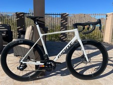New 2025 Giant TCR Advanced SL
