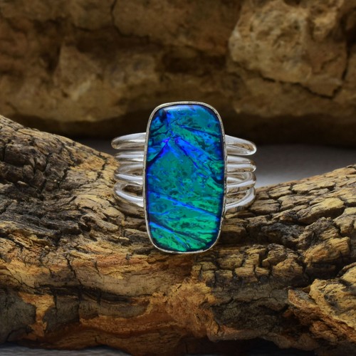 Elegante anello australiano