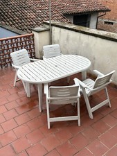 vendo set tavolo e 4 sedie pieghevoli in resina da giardino