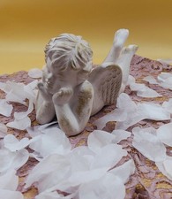 Statua angioletto sdraiato in ceramica