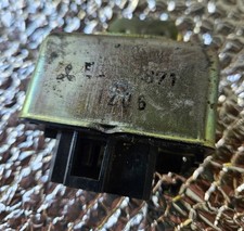 Modulo relè pompa carburante Mitsubishi 3000GT 1991-1995 E8T07871