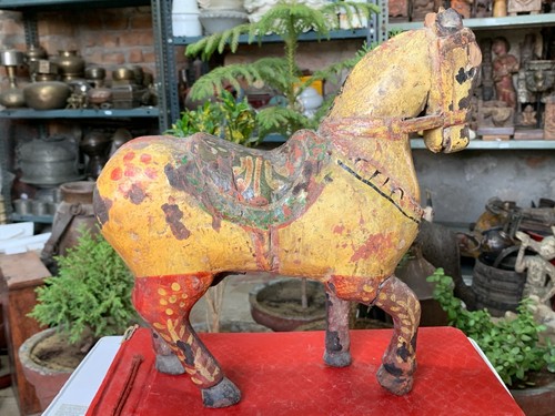 Antica vecchia statua cavallo