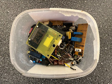 Lotto misto di componenti elettronici vintage - circuiti integrati, condensat...