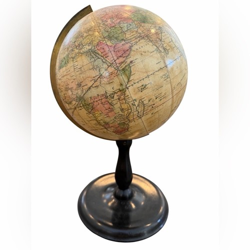 Antico mappamondo terrestre