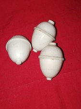 Tre vecchi contenitori a vite  portauovo per trasporto 