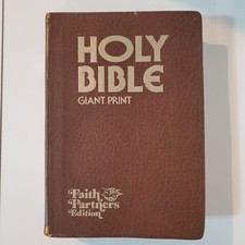 Holy bible giant print faith - holy,