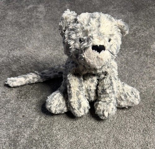 Raro leopardo delle nevi