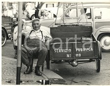 1975 ca MILANO Stazione Centrale - Carretto servizio pubblico *Foto anonima