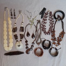 Lotto Gioielli Vari Collane, Bracciali e Orecchini, Rustici, Legno e Perline