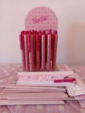 28 PENNE BARBIE VINTAGE CARTORAMA + ESPOSITORE + 36 ASTUCCI PORTA PENNE