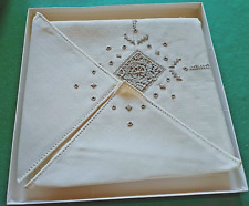 TOVAGLIETTA RICAMATA IN PURO LINO 85X85  CON 6 TOVAGLIOLI