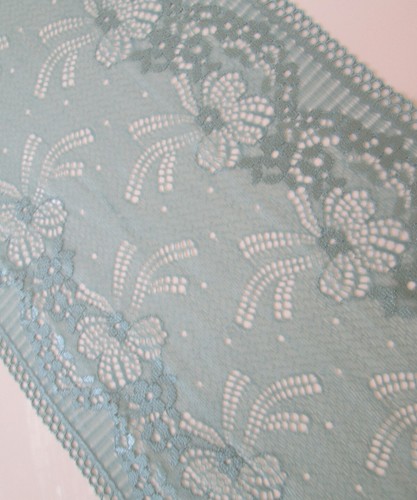 Bordo pizzo blu pastello - in,
