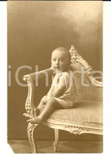 1920 ca MILANO Ritratto di bambino su divanetto antico *Foto cartolina FIORINI