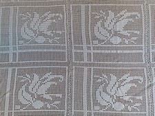 COPERTA lavorata, fatta completamente a mano, all'UNCINETTO 250X175cm.Con bordo.