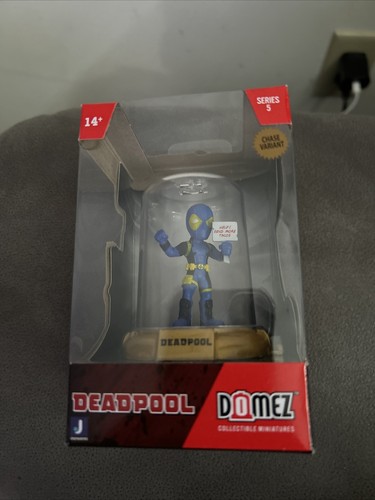 Figurina blue deadpool domez - figurina,