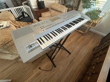 Korg iS40 - With stand, Pedal