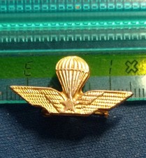 SPILLA PINS DISTINTIVO DORATO MILITARE BREVETTO PARACADUTISTA LANCIO IN GUERRA