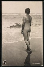 Foto AK Donna In Piedi Nuda