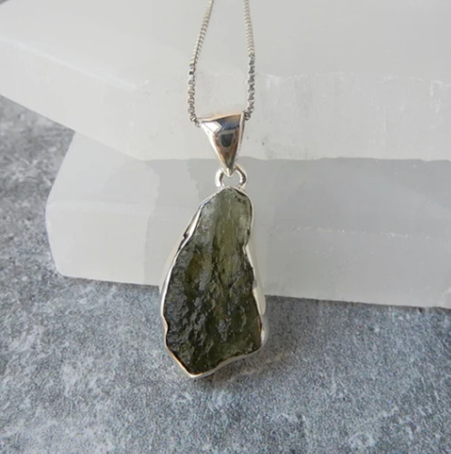 Ciondolo moldavite grezza - ciondolo,
