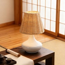 Lampada da comodino in rattan