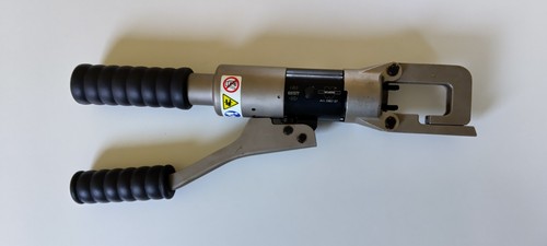 Pressa idraulica per