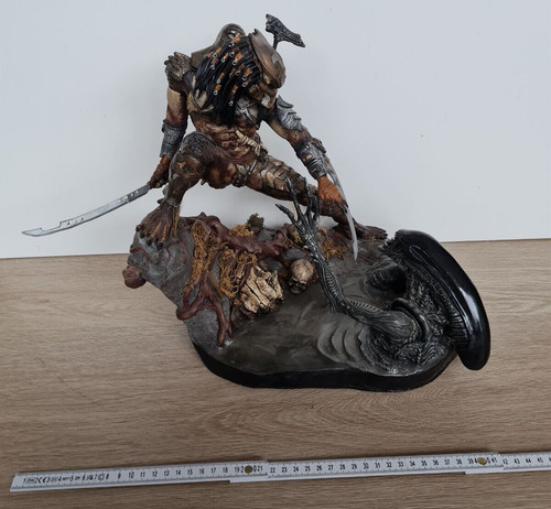 Narin alien predator statue - vs,