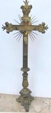 65 Imponente antico Crocifisso in bronzo e ottone con base d’appoggio