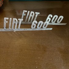 fregio sigla stemma scritta logo FIAT 600 metallico emblem badge