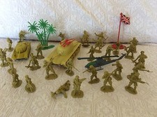 27 SOLDATINI ESERCITO BRITANNICO 2 CARRI ARMATI TANK BANDIERA ELICOTTERO E PALMA