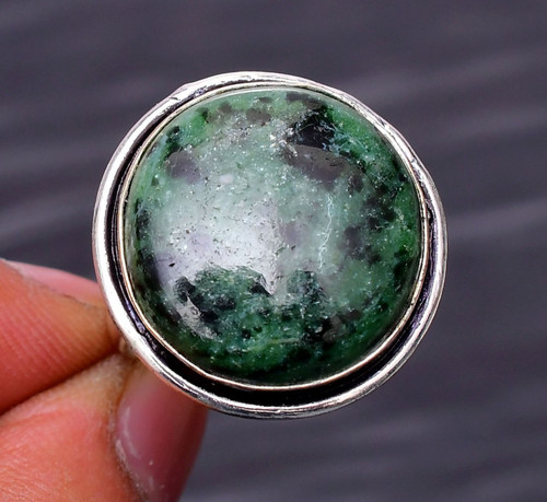 Pietra preziosa zoisite