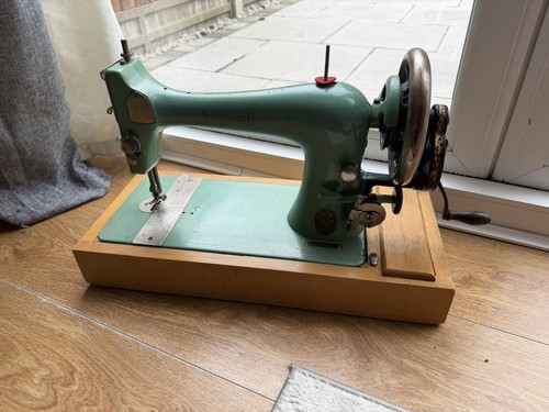 Singer model sewing machine - 66,